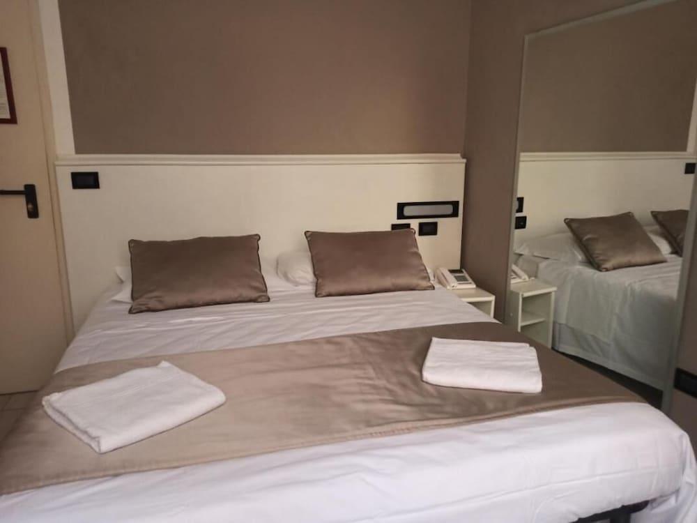 Hotel Leonardo Pisa Esterno foto