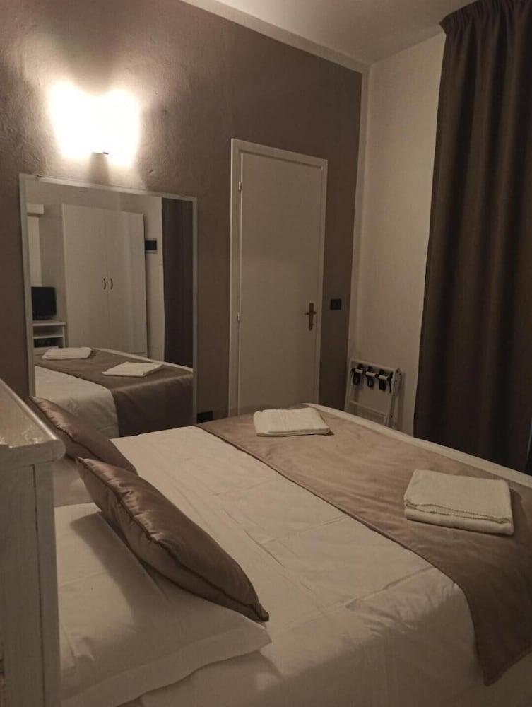 Hotel Leonardo Pisa Esterno foto