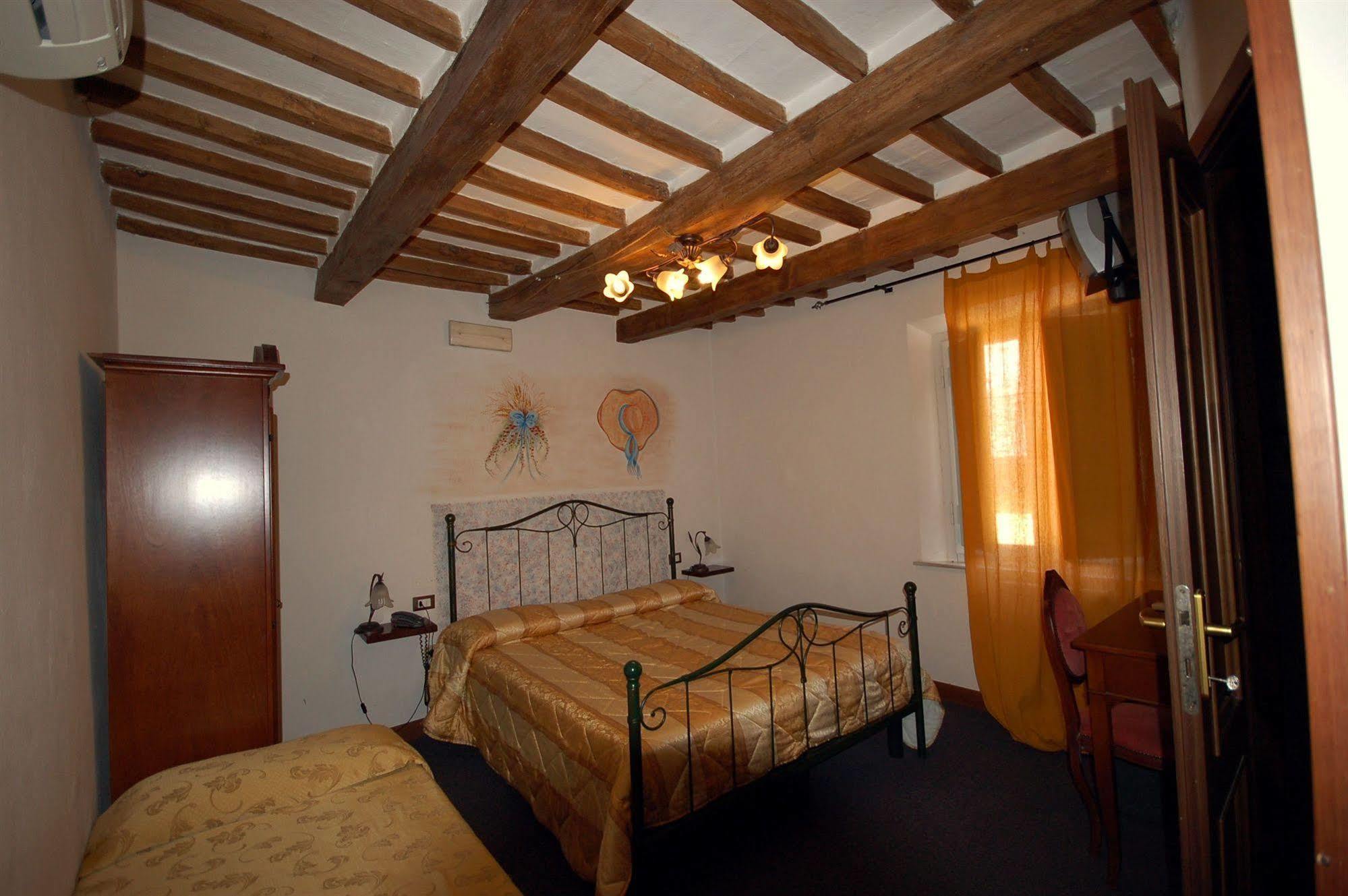 Hotel Leonardo Pisa Esterno foto