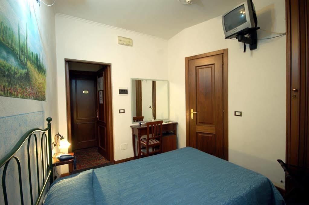 Hotel Leonardo Pisa Esterno foto